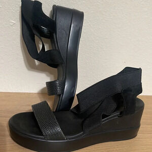 Tahari Black Wedge Platform Sandals Size 6 M